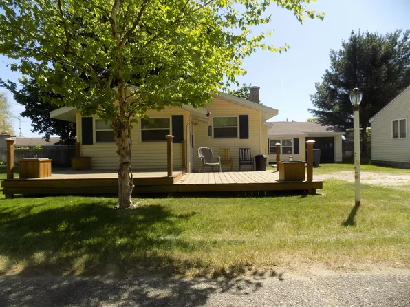 108 Crown Ave, Houghton Lake, MI 48629