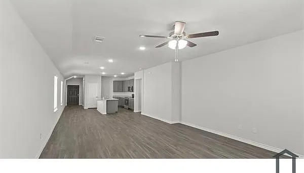 3 bed, 1412 sqft, $2,400 — Photo 4