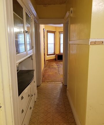 5th image of 3843 W Montrose Ave