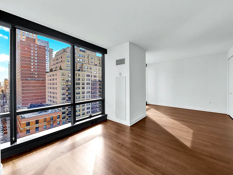 200 W 67th St #32D — Photo 3