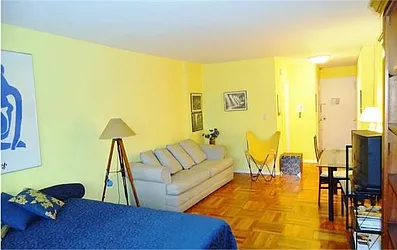 Rented by R New York