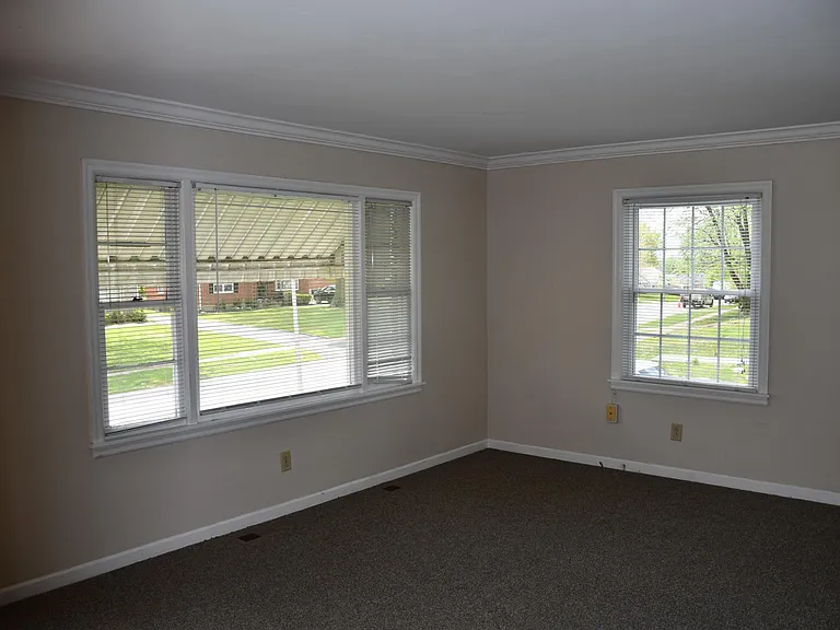 181 Saint James Dr — Photo 5