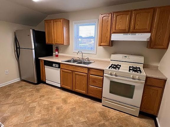 2nd image of 106 E Main St