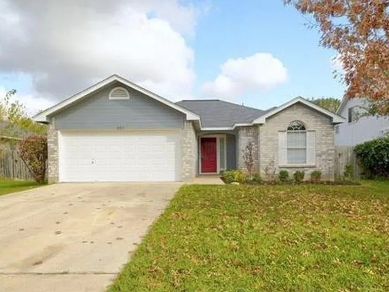 351 Zebra Dr — Photo 2