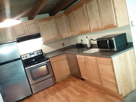 Clean and new kitchen -- includes microwave oven