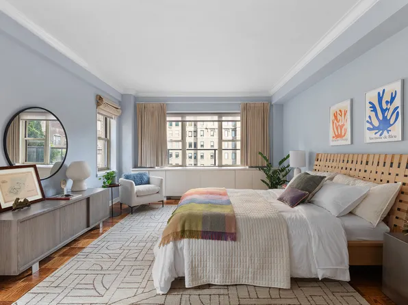 415 East 52nd Street image 8 of 10