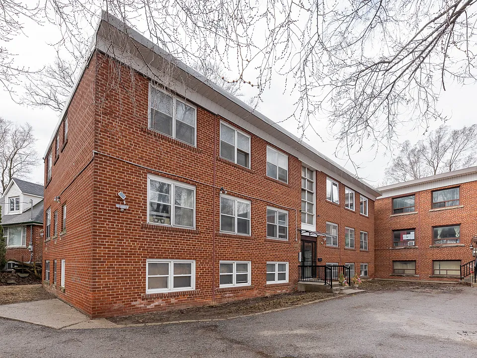 330 Chisholm Ave #12