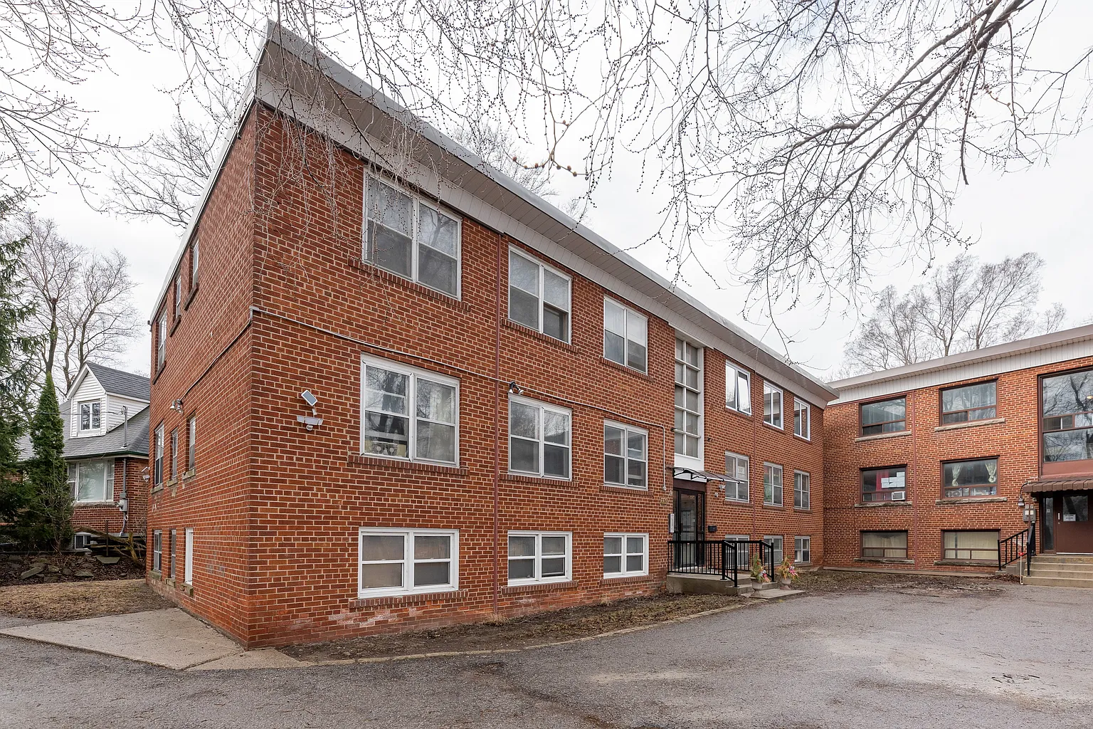 330 Chisholm Ave #12 photo 1