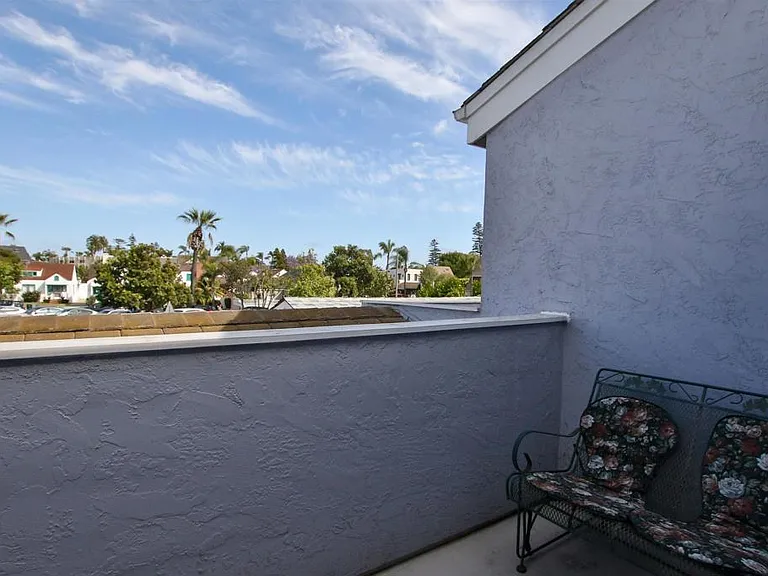 1068 Isabella Ave — Photo 26