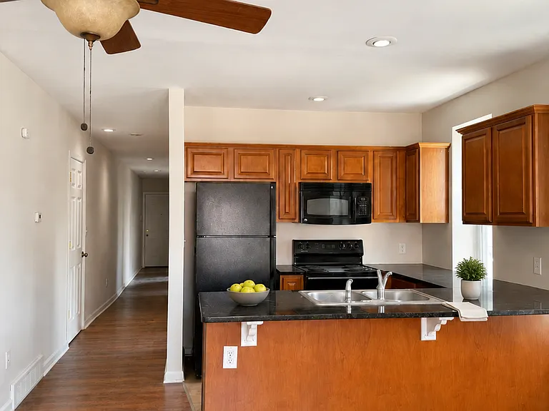 70 Morris St #2 — Photo 2