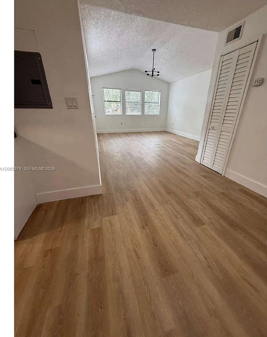 Biscayne Beach Club Condo — Photo 4