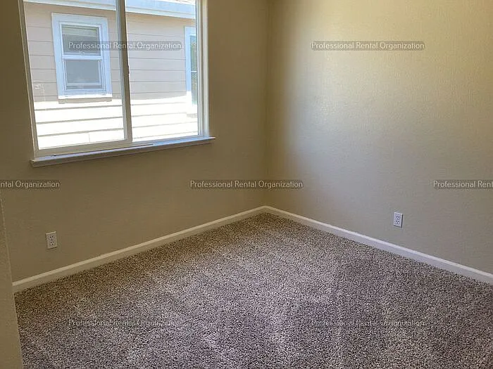 2921 W Creek Ln — Photo 23