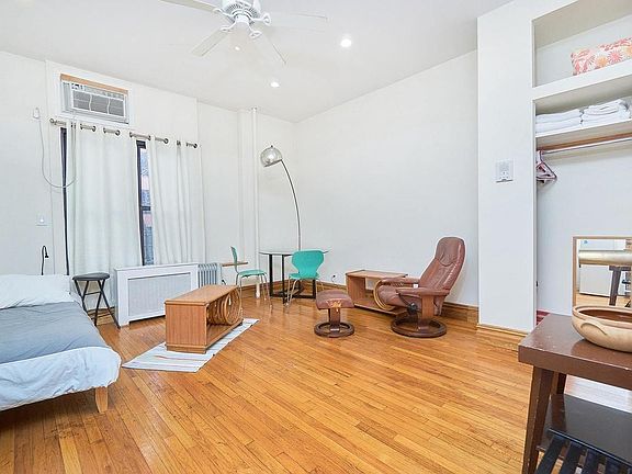 3rd image of 28 W 105th St APT 2R