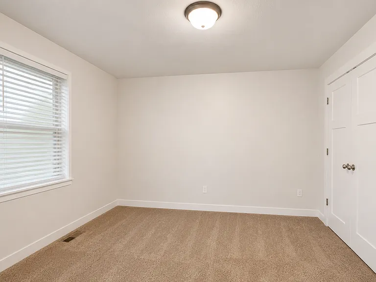 221 W Whitewater Dr — Photo 10