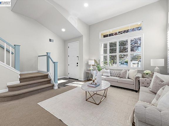 3rd image of 5625 Applegate Way