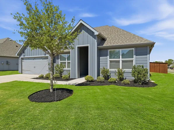 4028 Cornerstone Cir, Granbury, TX 76048