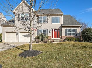 17 Canyon Dr, Berlin, NJ 08009