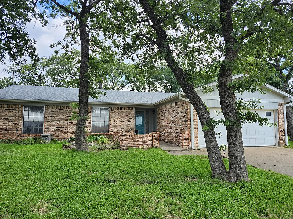 2305 Stockbridge Ct