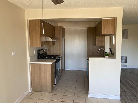 5th image of 128 N Chapel Ave #33