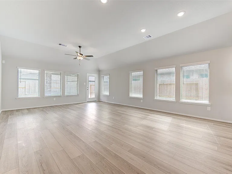 9515 Sierra Crest Ln — Photo 25
