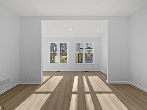 4th image of 18 Charles St