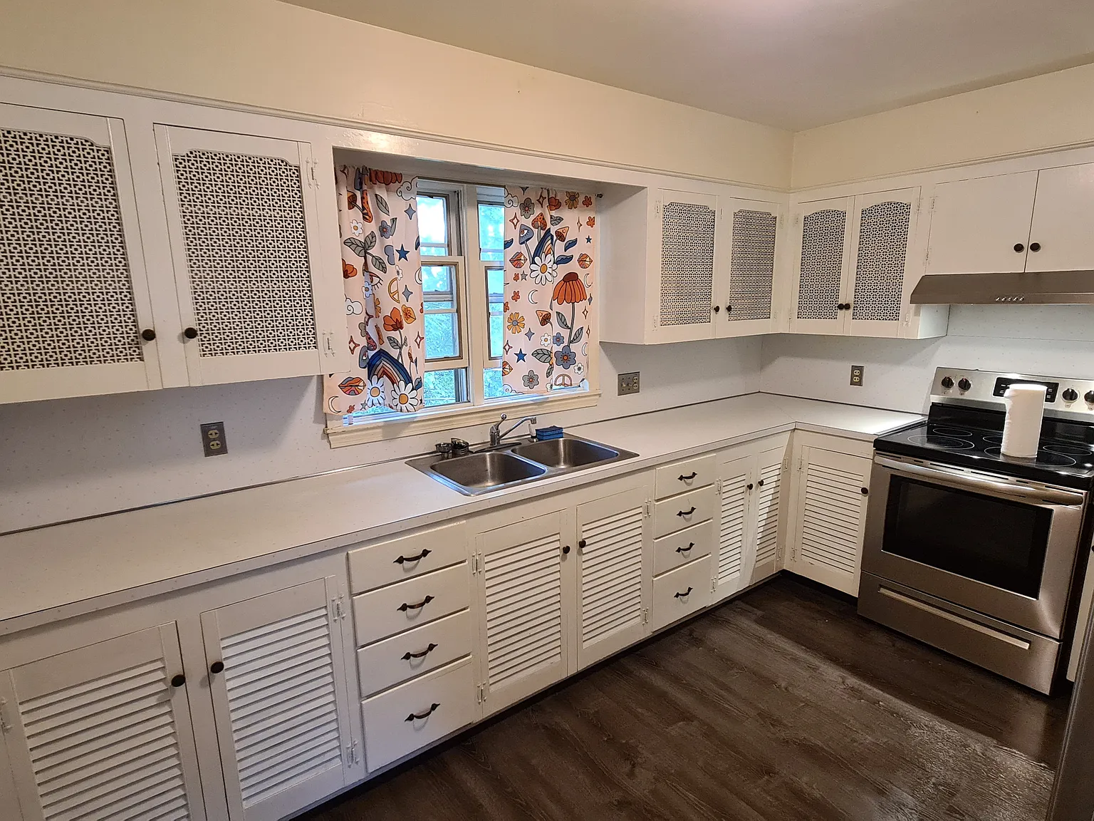 2 bed, 700 sqft, $1,840 — Photo 2