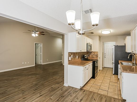 5th image of 9004 Willoughby Ct
