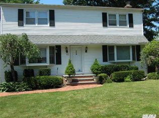 52 Hillside Ln, Syosset, NY 11791