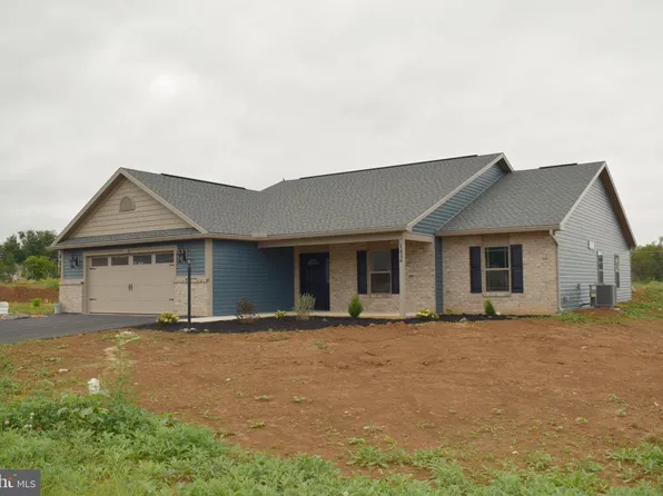 1434 Treeline Dr, Chambersburg, PA 17202