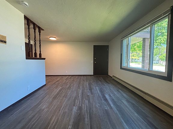 5th image of 1920 Basten St #4