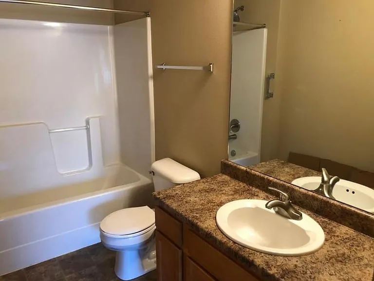 1805 SW White Birch Cir #5 — Photo 4