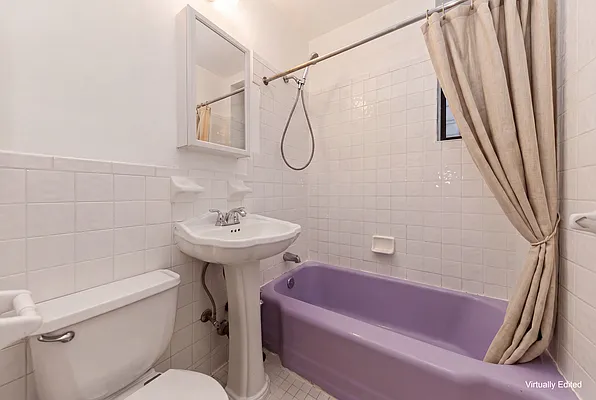 Bathroom, photo 1