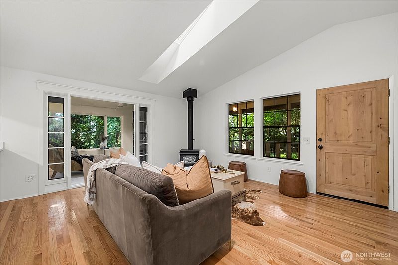 3rd image of 1202 Irving Street SW