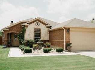8701 Vista Royale Dr, Fort Worth, TX 76108