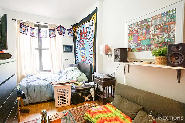 Rented by City Connections Realty | media 19