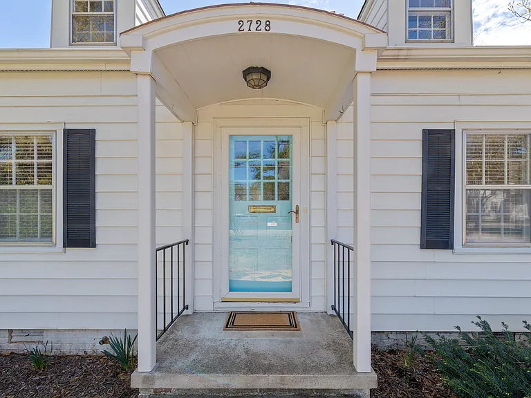 2728 Anderson Dr — Photo 4