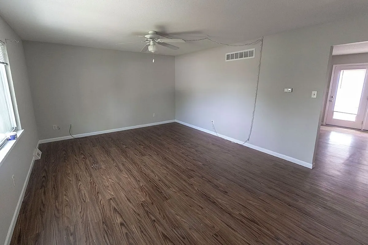 Building Photo - 1305 N Golf Blvd #A