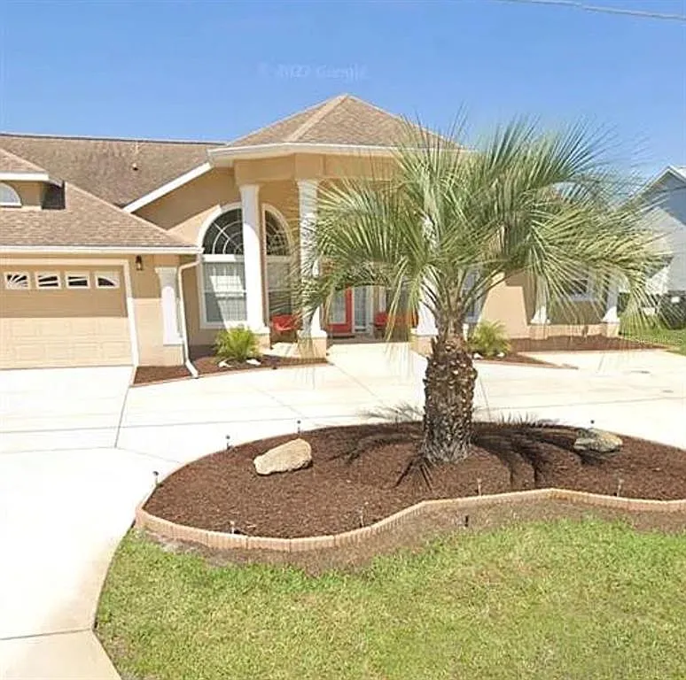 3 bed, 2.0 bath, 2276 sqft, $3,000 — Photo 1