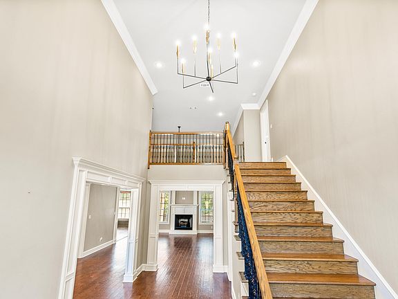4th image of 5806 Catalina Ave