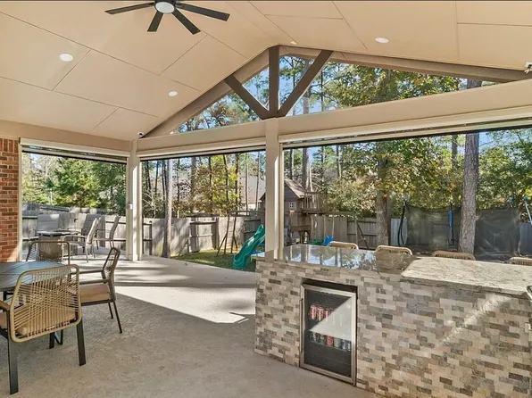 216 Elianne Lace Ct, Willis, TX 77318