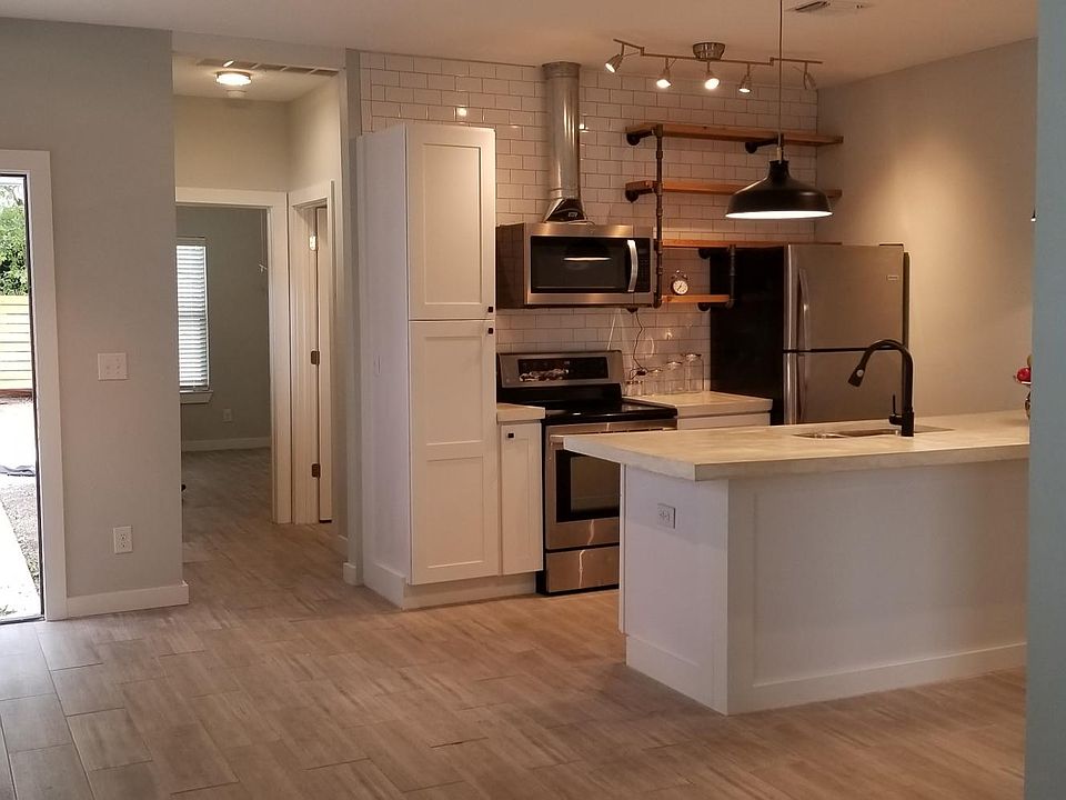 1st image of 908 Camaron St APT 1