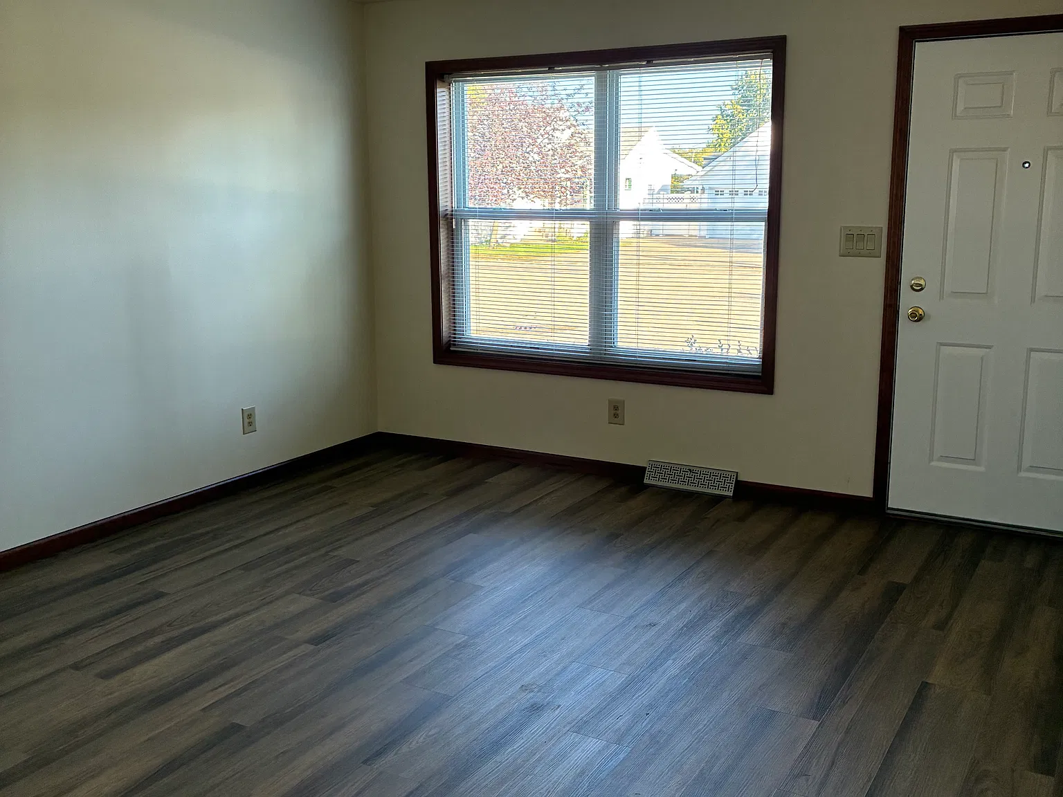 3 bed, 1200 sqft, $1,800 — Photo 3