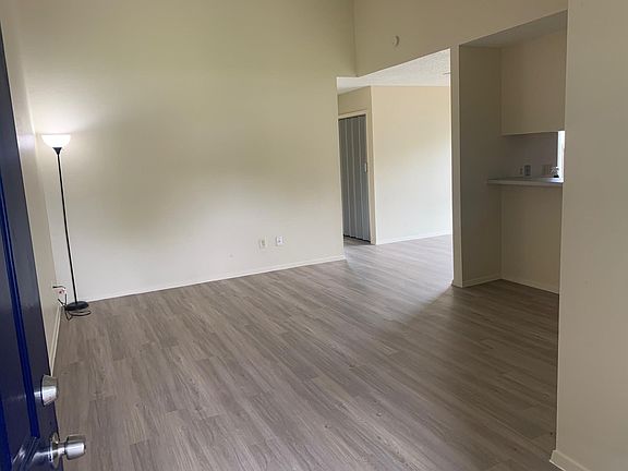 3rd image of 523 Greenlawn Blvd