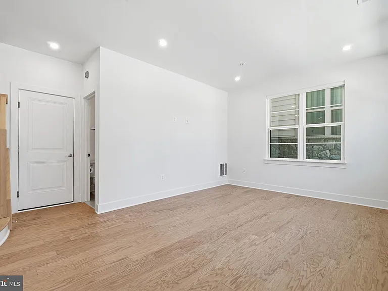 10235 Dalmatian St — Photo 21