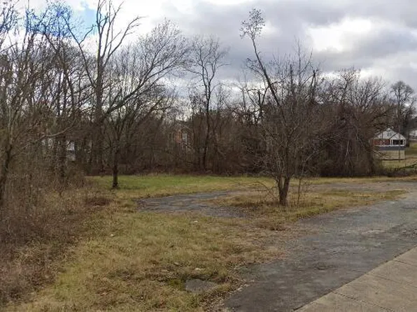 2425 W Walnut St, Johnson City, TN 37604