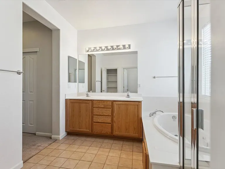 5409 Banfield Dr — Photo 25