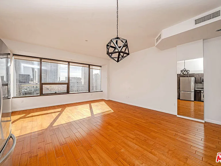 1100 Wilshire Blvd #2108 — Photo 4