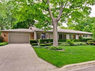 370 Lincoln Ave, Lake Bluff, IL 60044
