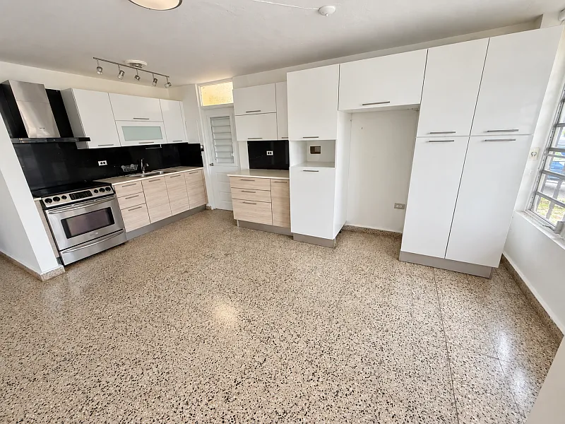 3 bed, 2.0 bath, 1500 sqft, $1,300 — Photo 2