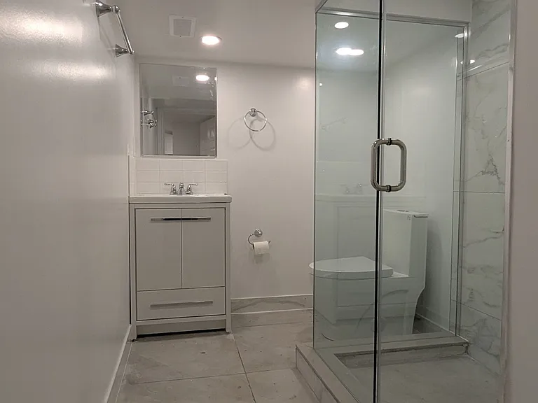 1150 Woodbine Ave #4 — Photo 8